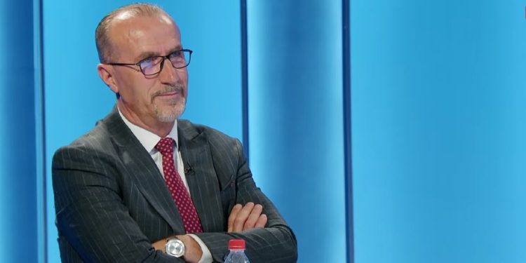 Haxhiu: Është nisur një peticion për Trustin, Kurti po i trajton deputetët si robot të tij