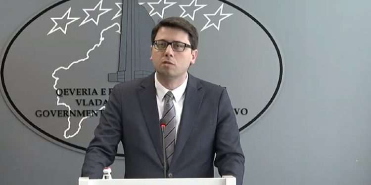 Ministri Murati njofton për ekzekutimin e 100 eurove të tjera për sektorin privat