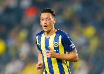 Mesfushori turk, Mesut Ozil ka vendosur që të pensionohet te Fenerbahce