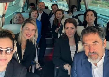 Jo me vetura zyrtare por me autobus, ministrat shqiptar nisen drejt Kosovës