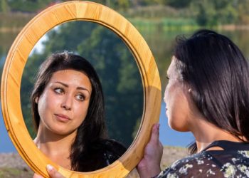 Këto janë disa nga pyetjet që do të ju ndihmojnë ta njihni vetën “pa filtra”