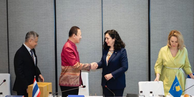 Vjosa Osmani jep detaje nga takimet në Thailand