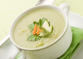 Çorbë e shijshme me kungullesha: Freskuese, e lehtë për gatim!