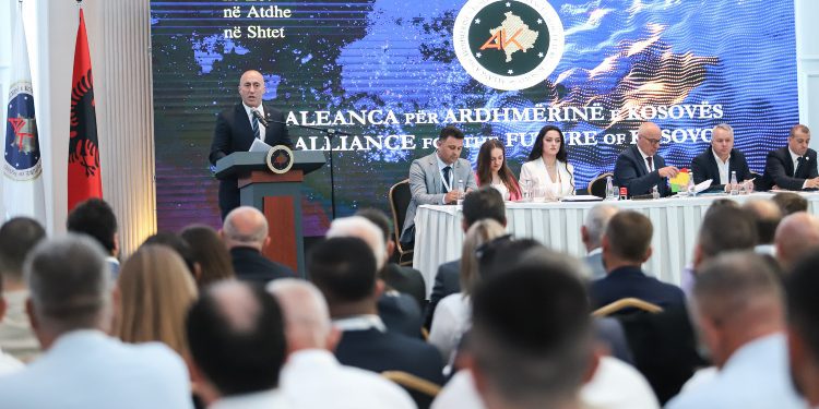 Haradinaj flet pas rizgjedhjes si kryetar i AAK-së: Aleancë na priftë e mbara!