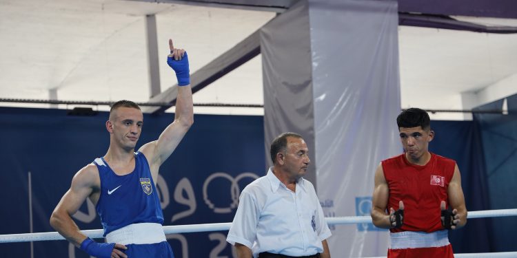 Boksieri kosovar mund tunizianin në “Lojërat Mesdhetare Oran 2022”