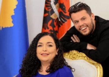 Valdrin Sahiti pajiset me pasaportë diplomatike nga shteti?