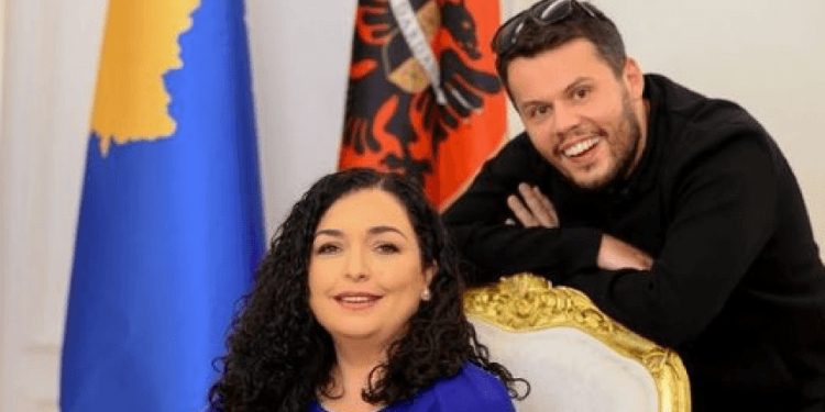 Valdrin Sahiti pajiset me pasaportë diplomatike nga shteti?