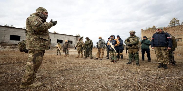 144 ushtarë ukrainas lirohen në shkëmbim të të burgosurve rus