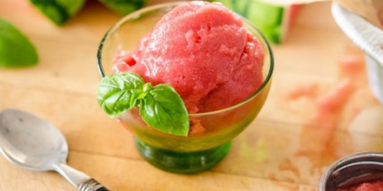 Receta e shijshme e akullores me shalqi!