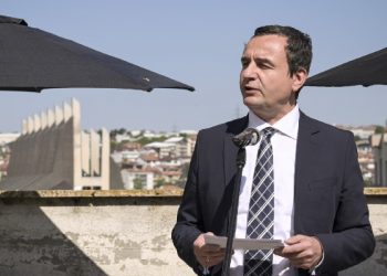 Kurti: “Manifesta” në Prishtinë është lajmi më i mirë që mund të kemi për këtë verë