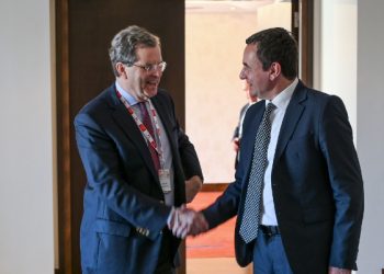 Kurti dhe Drejtori Ekzekutiv i Komitetit Amerikan, flasin për situatën gjeopolitike në rajon