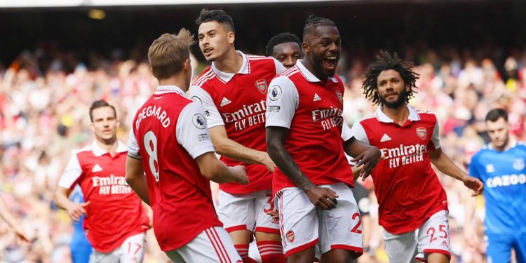 Klubi spanjoll arrin marrëveshje me mesfushorin e Arsenalit