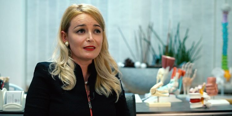 Kryetarja e mjekëve shqiptar: Koronavirusi tejkalohet lehtë nëse jeni të vaksinuar