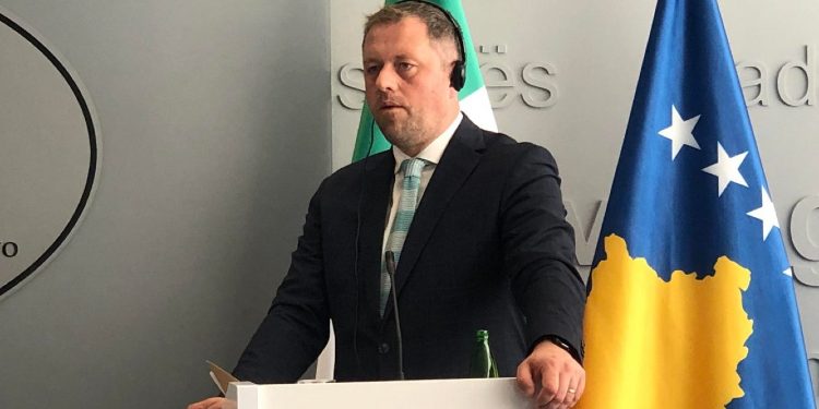 Ministri irlandez: Irlanda e mbështet Kosovën për anëtarësim në KE