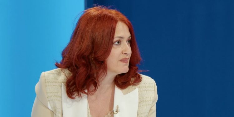 Eliza Hoxha: “Kurti nuk e ka dertin e menaxhimit të vendit”