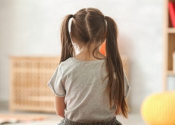 Nëse fëmija juaj vepron kështu në shtëpi duartokite se po bëhet i suksesshëm