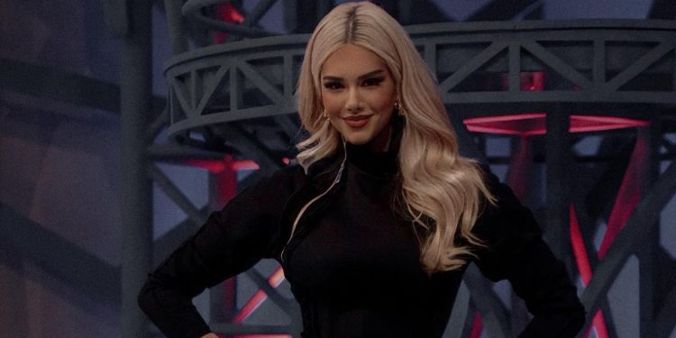 “Edhe zogjtë e trishtuar këndojnë”, Fjoralba i dedikon tatuazh nënës së ndjerë