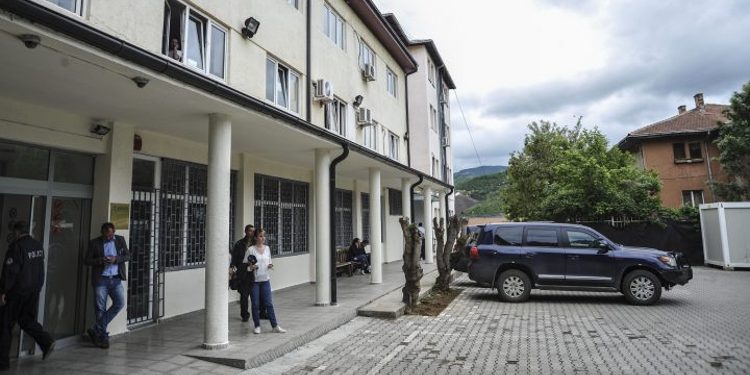 Prokuroria kërkon caktimin e paraburgimit për sulmin ndaj zyrtarëve policor në Skenderaj