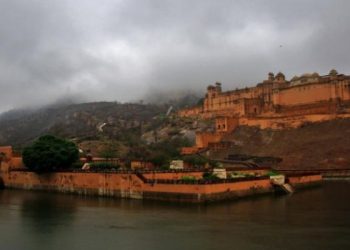 Nga goditja e rrufesë në Indi humbin jetën 20 persona