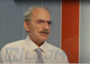 Kokaj ankohet se nuk po ia japin fjalën: “Glauk, ama, tha pa rend ta jap, se s’është rendi”