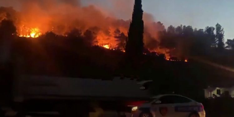 Shqipëria është kthyer në vatër zjarri
