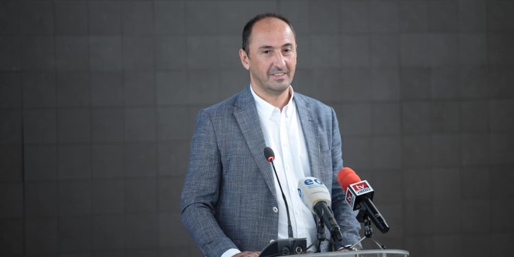 Aliu: 1.3 milion udhëtarë kanë frekuentuar Aeroportin “Adem Jashari” vetëm në 6 mujorin 2022