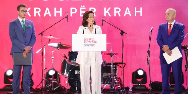 Meta feston 246 vjetorin e pavarësisë së SHBA-ve bashkë me ambasadoren Yuri Kim