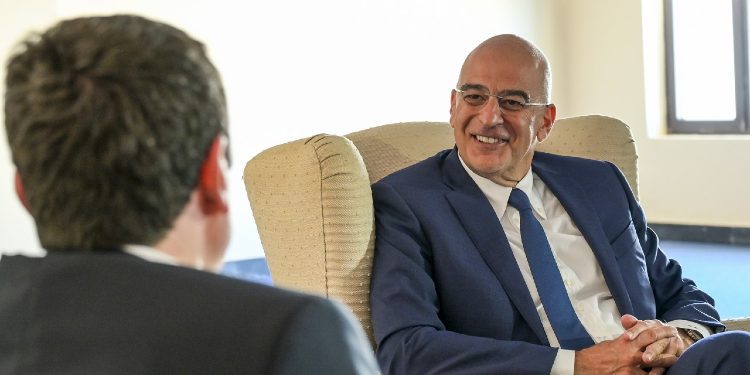 Raportet Kosovë-Greqi temë diskutimi në takimin e kryeministrit të Kosovës më ministrin e Jashtëm grek