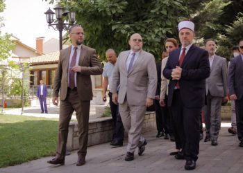 Hovenier takon Tërnaven: Diverisiteti i trashëgimisë fetare ideal në çdo demokraci