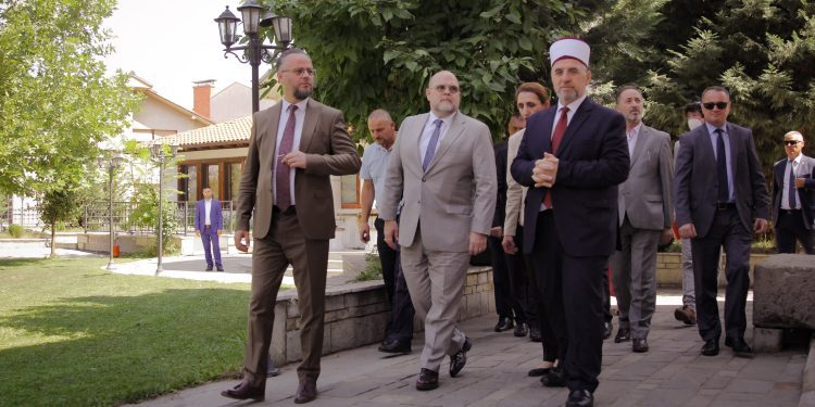 Hovenier takon Tërnaven: Diverisiteti i trashëgimisë fetare ideal në çdo demokraci