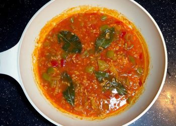 Gjellë verore me domate, speca dhe oriz