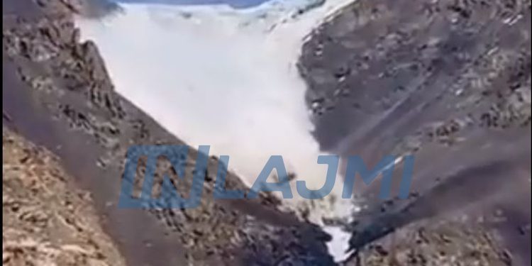 Turistët britanikë i mbijetojnë ortekut në malet Tian Shan të Kirgistanit