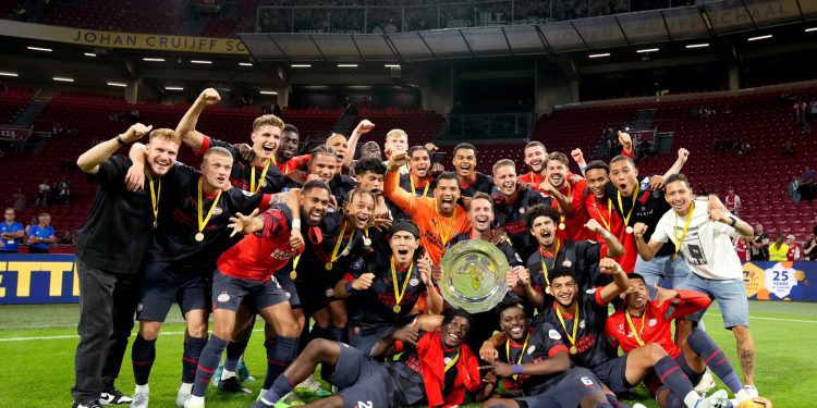 Holandë, PSV Eindhoven triumfon ndaj Ajaxit me rezultat 5:3