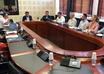 Dështon të shqyrtohet në Komision Projektligji për Aktet Juridike