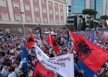 “Shqipëria në Rrezik” protesta që bashkoi shumë shqiptar