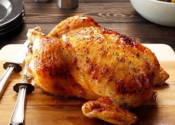 Mënyra më e shijshme e përgaditjes së pulës në furrë, plotë aromë dhe shije!