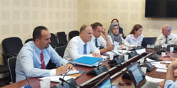 Drejtori i Shërbimit Spitalor: SHSKUK-ja po dëmtohet me ikjen e stafit shëndetësor