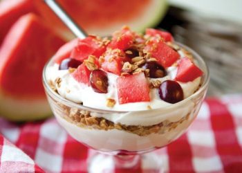 Ëmbëlsira e verës me kos dhe shalqi