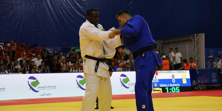 Xhudisti, Shpat Zekaj kalon në çerekfinale