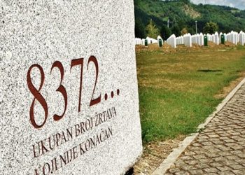 Ky është piloti që ndihmoi srebrenicasit 27 vite më parë!