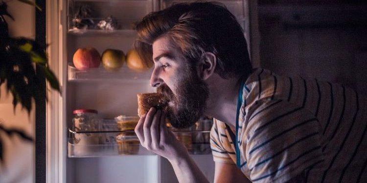 Kjo është arsyeja pse nuk duhet të flini të uritur?!