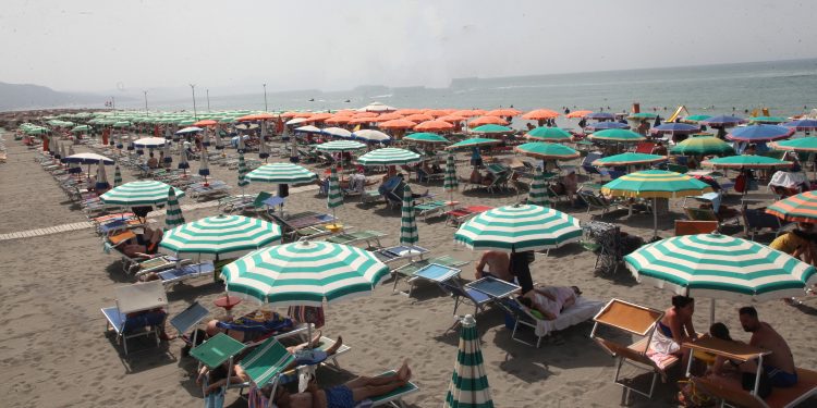 Ndryshe nga Jugu i Shqipërisë, në Velipojë plazhi nuk i zë turistët