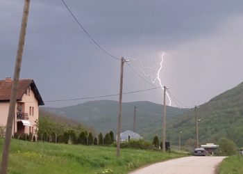 Ja çfarë ndodhë nëse vetura goditet nga rrufeja?!