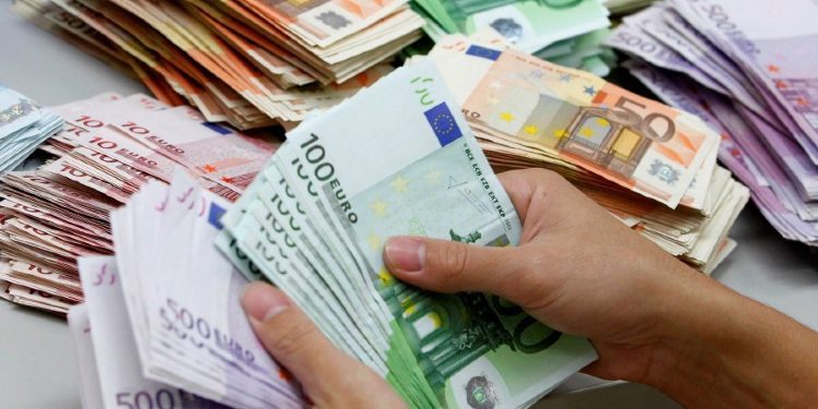 Akoma pa arritur në shtëpi mërgimtarit iu vodhën 40 mijë kruna