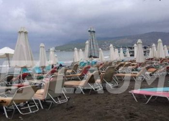 Shqipëri, boshatisen plazhet përshkak motit të keq
