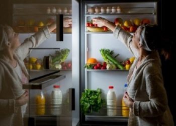 A të dëmton shëndetin të ushqyerit natën vonë?!