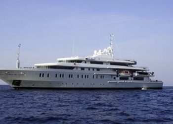 Jahti i themeluesit të Whatsapp ndalon në portin e Durrësit