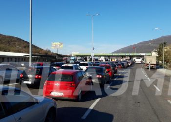 Rreth 20 mijë kosovarë e kalojnë kufirin Kosovë-Shqipëri për pushime