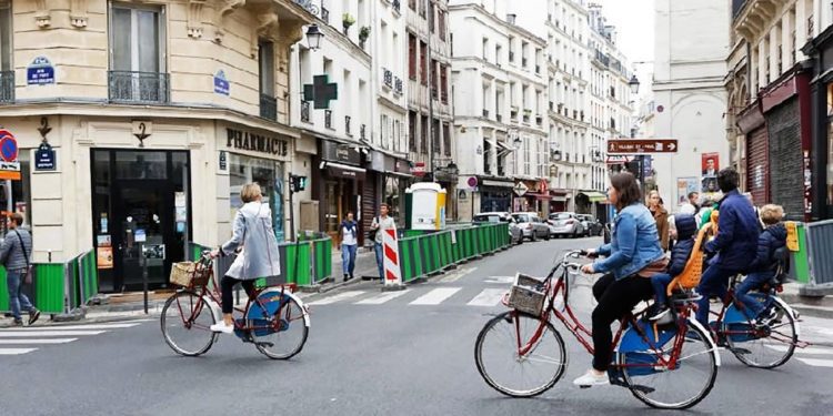 A do të jetë Parisi kryeqyteti i parë europian që do të ndalojë makinat?