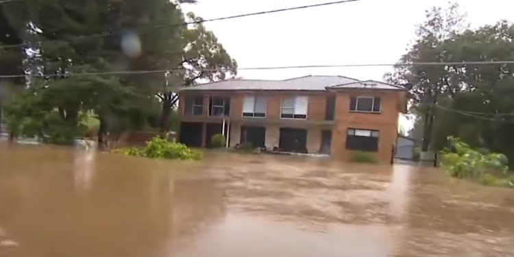 Përmbytjet në Sidnei, 10-tëra mijëra banorëve u është thënë të largohen nga shtëpitë e tyre